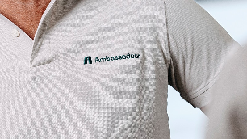 Tröja med broderad logo, Ambassadoor